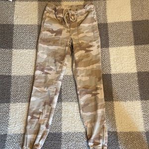 American eagle pink and Beige camo pants